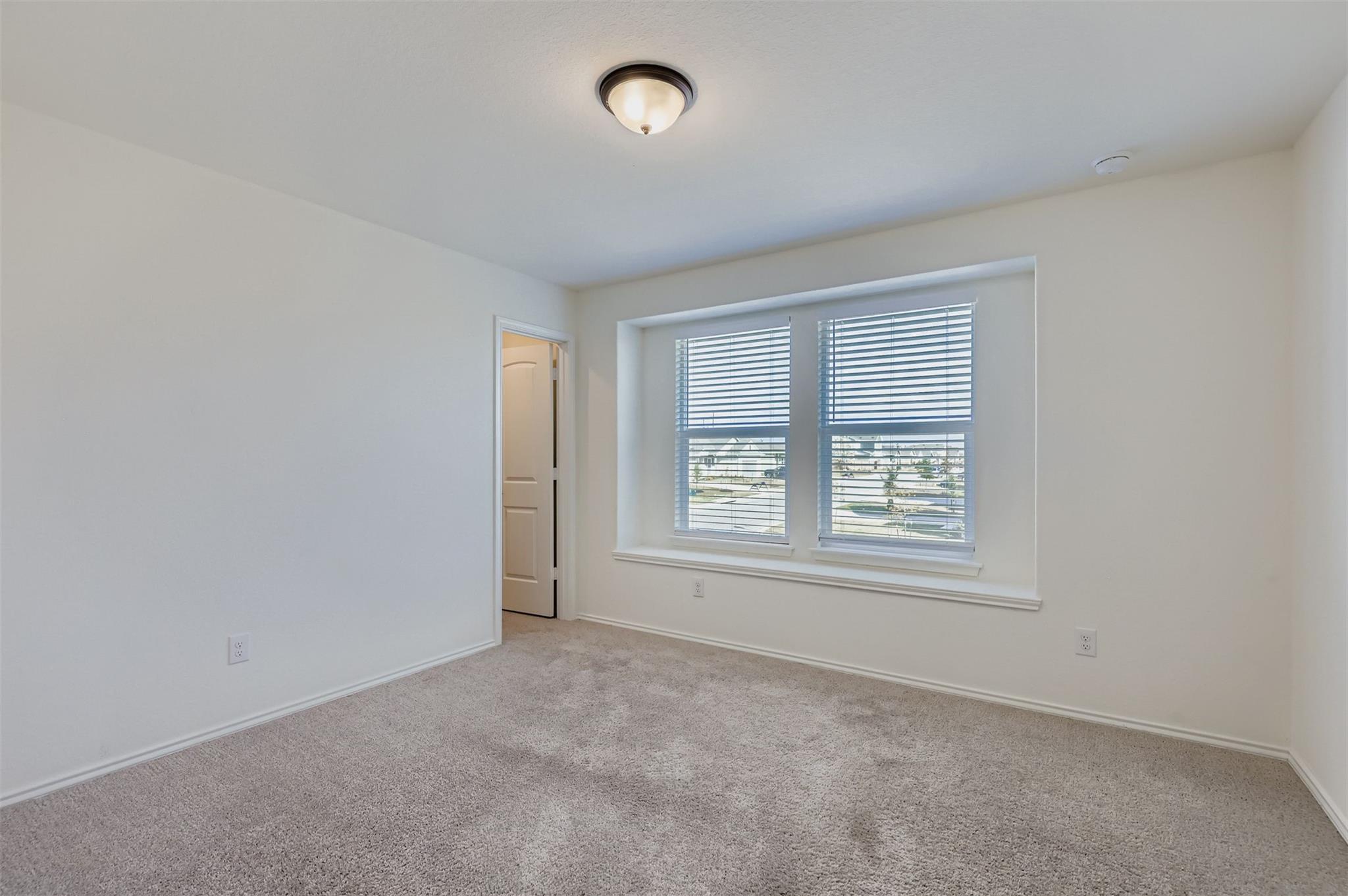 140 Outlaw Dr, Jarrell, TX 76537