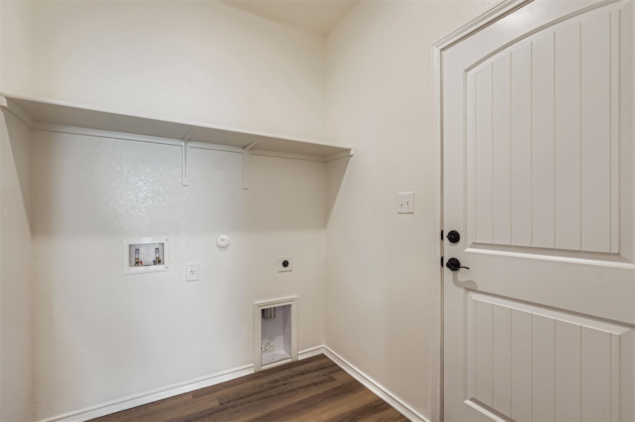 140 Outlaw Dr, Jarrell, TX 76537