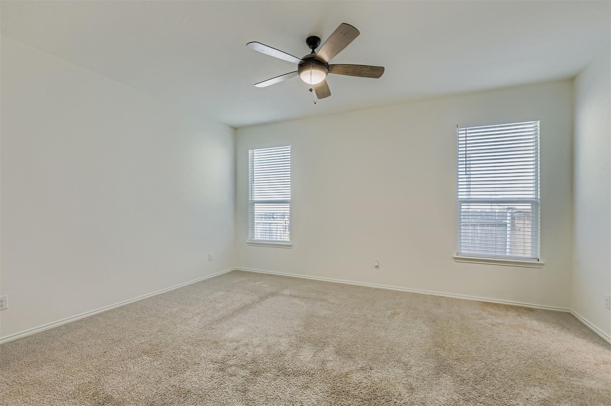 140 Outlaw Dr, Jarrell, TX 76537