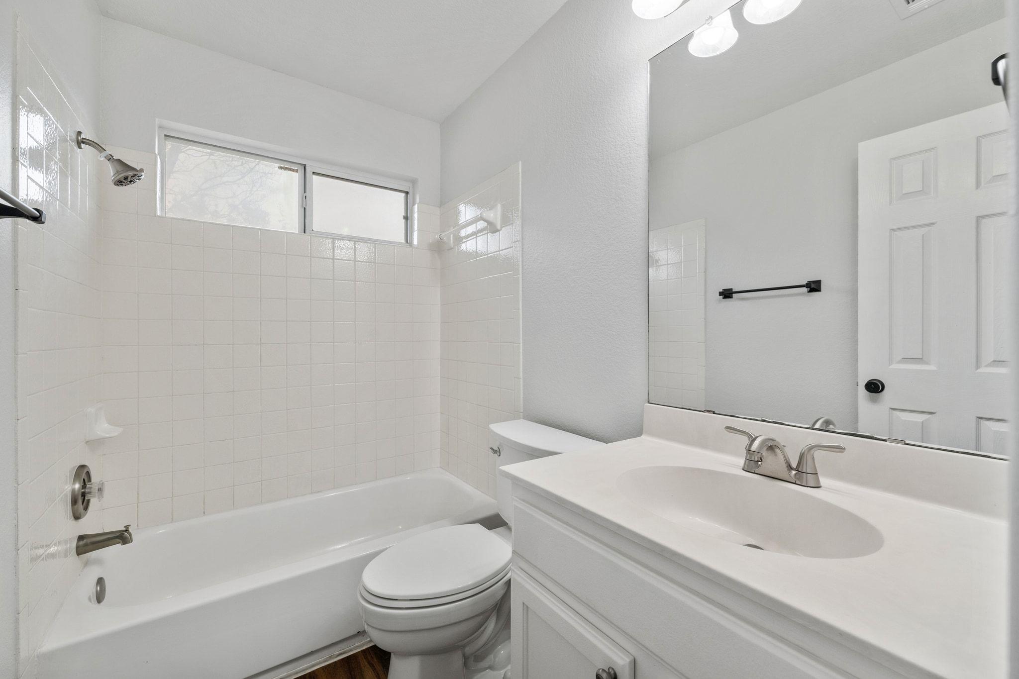 1501 Molson Lake Dr, Leander, TX 78641