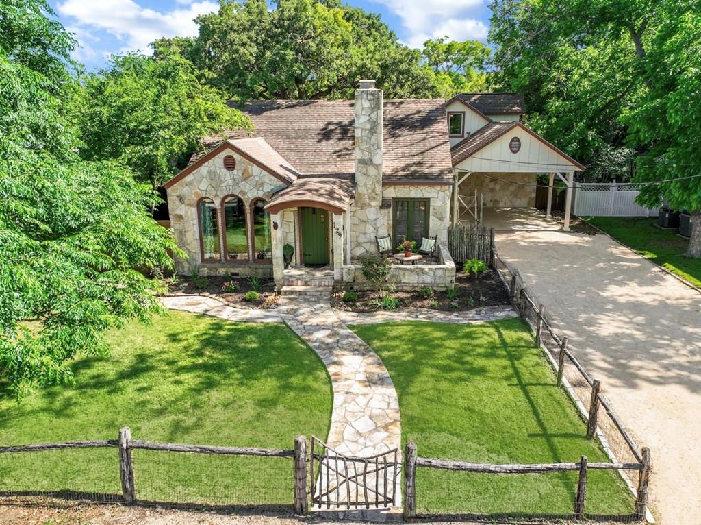 129 E Evergreen, Boerne, TX 78006