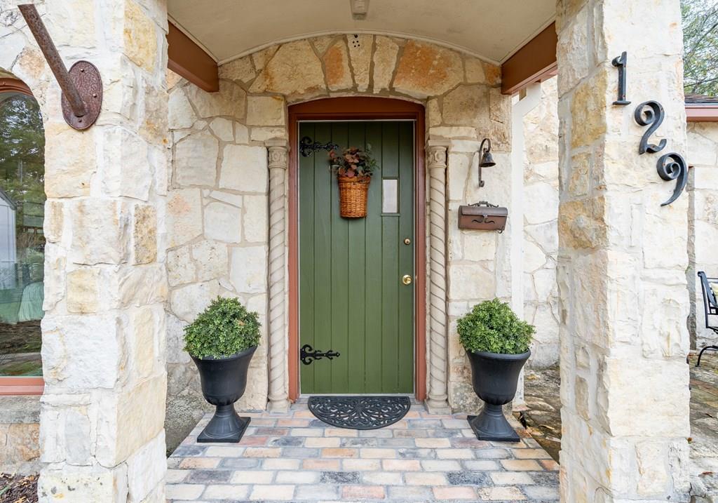 129 E Evergreen, Boerne, TX 78006