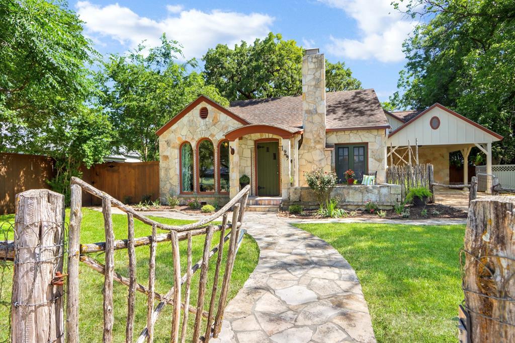 129 E Evergreen, Boerne, TX 78006