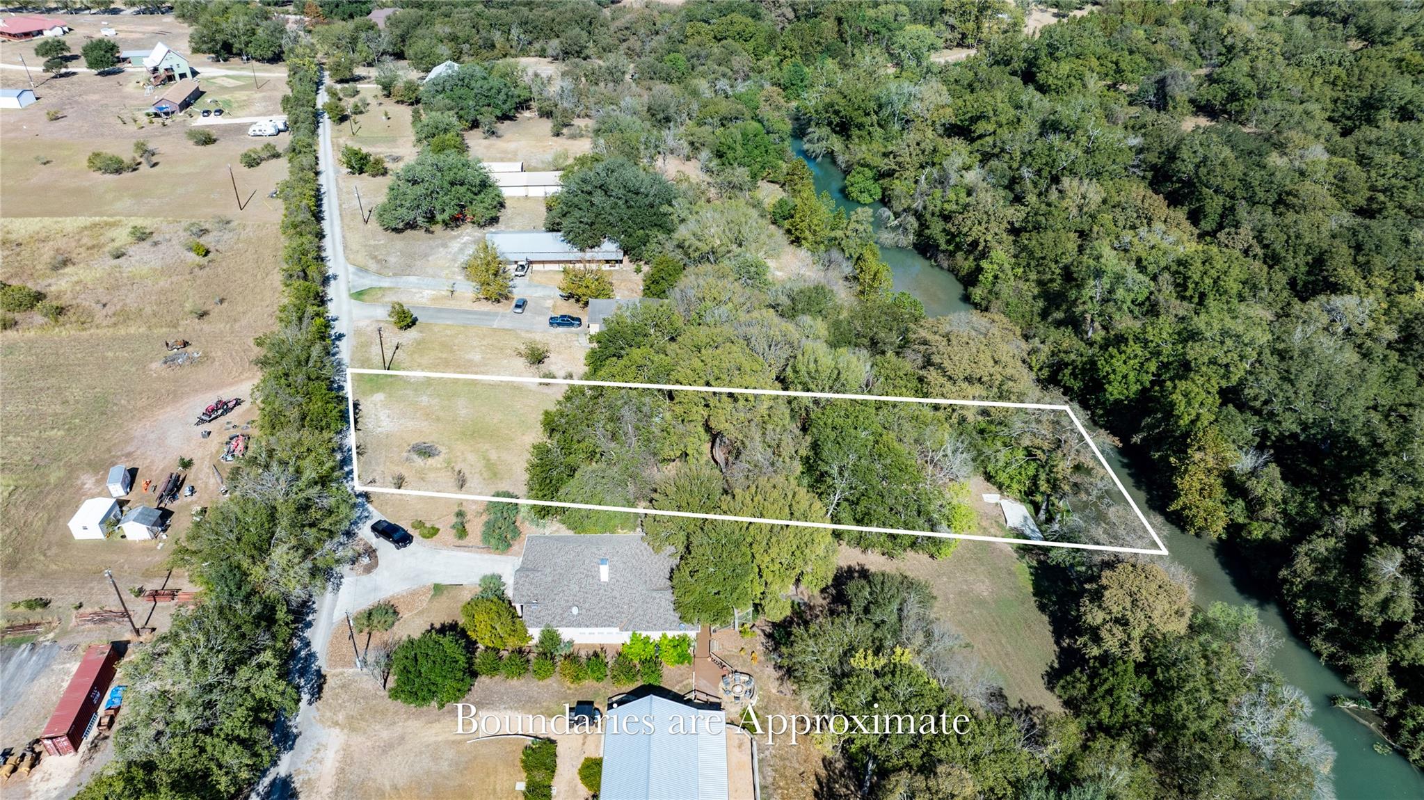 314 Red Bird Ln, Kingsbury, TX 78638