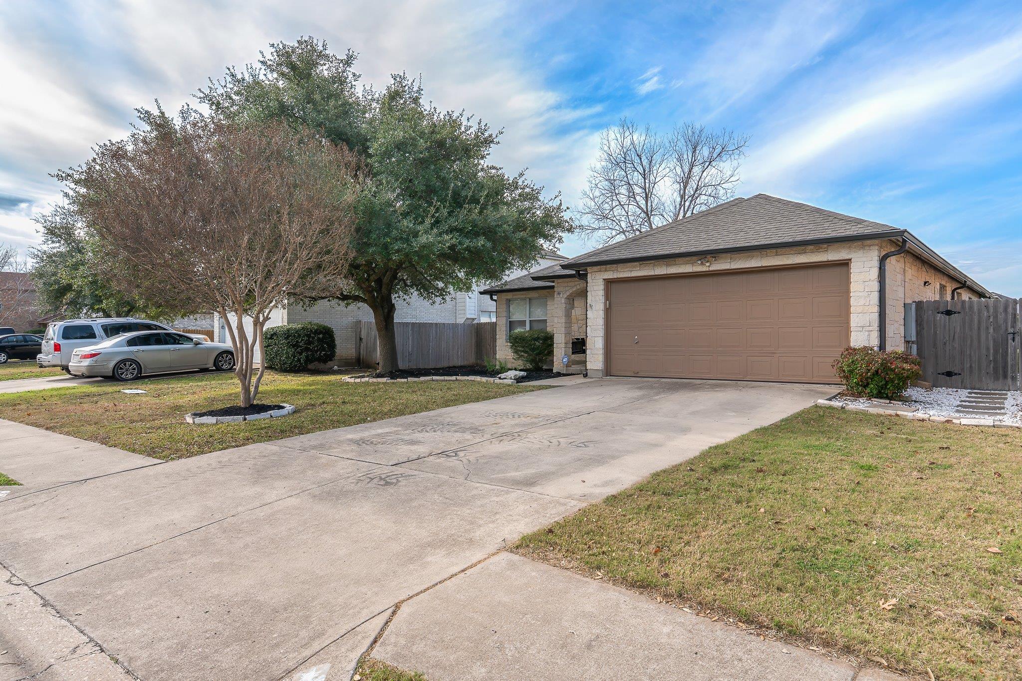 215 Sunny Brook Dr, Leander, TX 78641