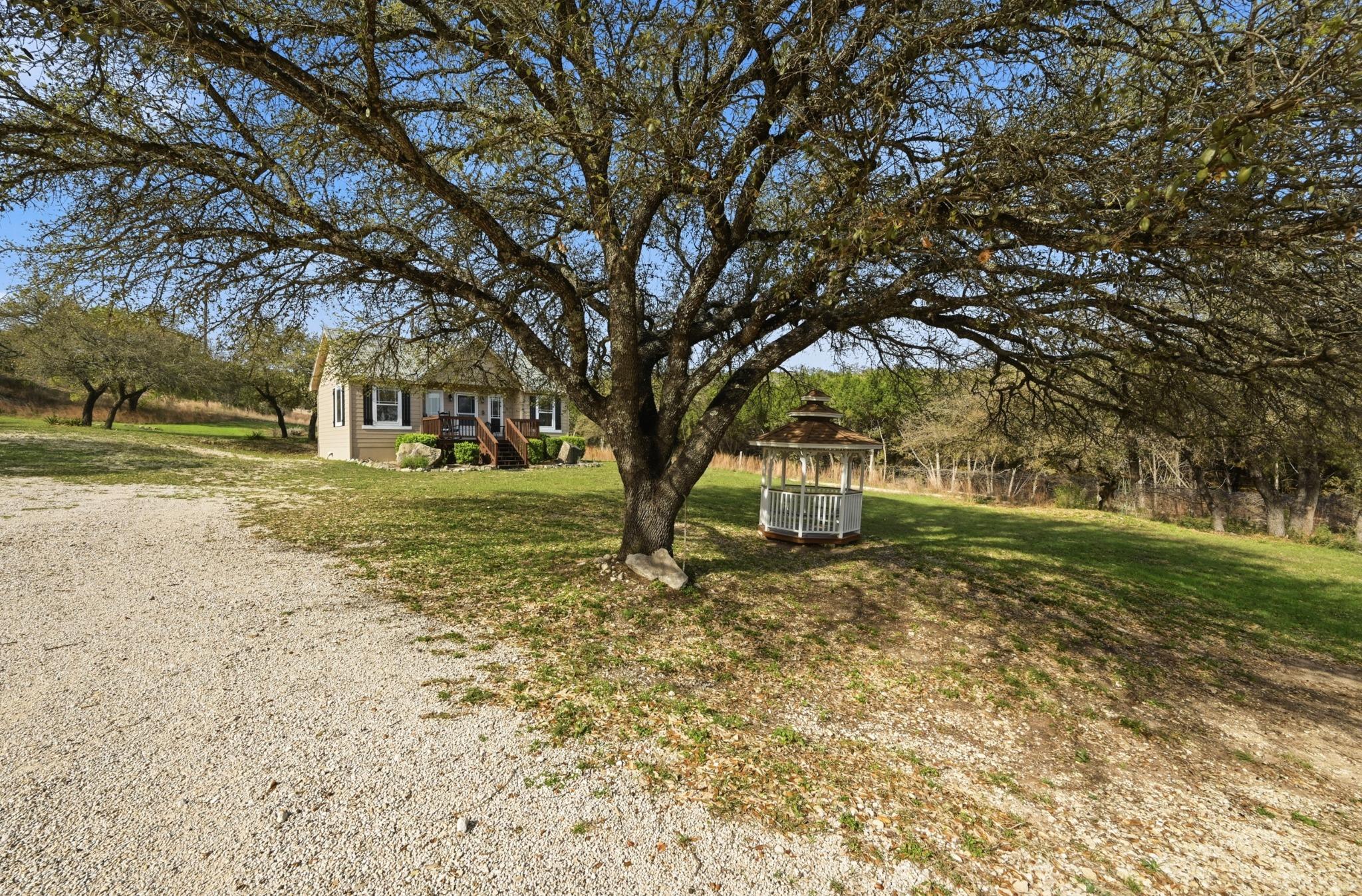 24415 Singleton Bend Rd E, Marble Falls, TX 78654