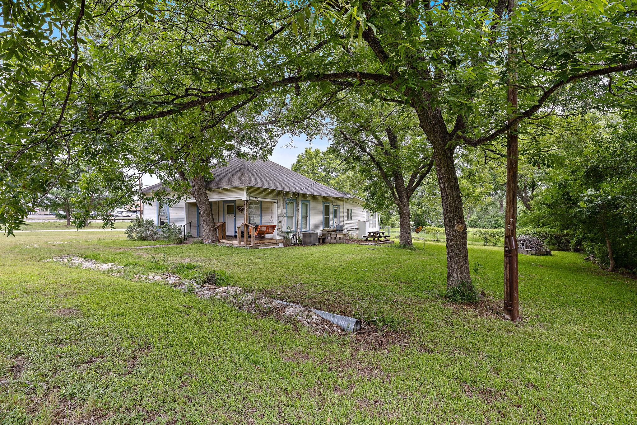 103 E Willis St, Leander, TX 78641