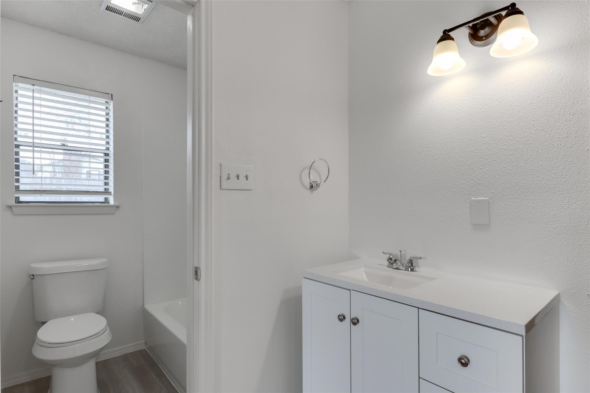 10401 WAGON GAP Dr, Austin, TX 78750