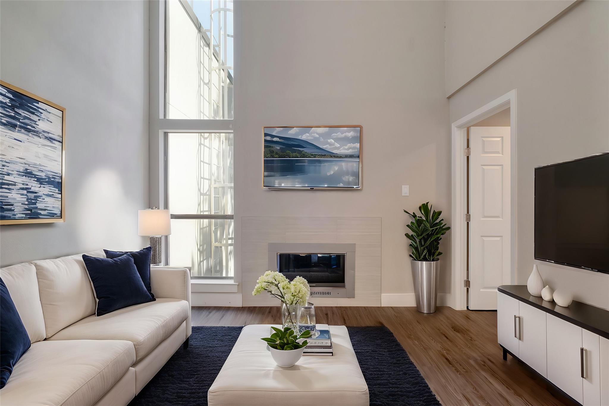 935 La Posada Dr # 212, Austin, TX 78752