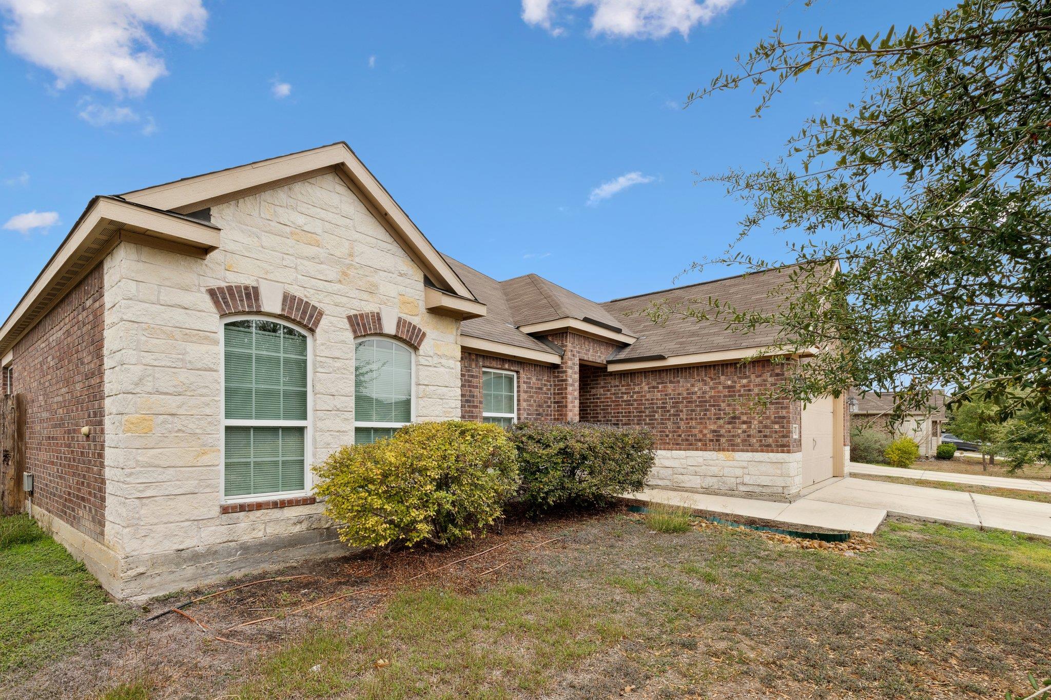 1204 Twin Estates Dr, Kyle, TX 78640