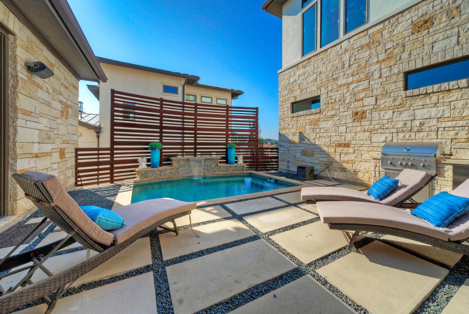 106 Bisset Ct, Austin, TX 78738