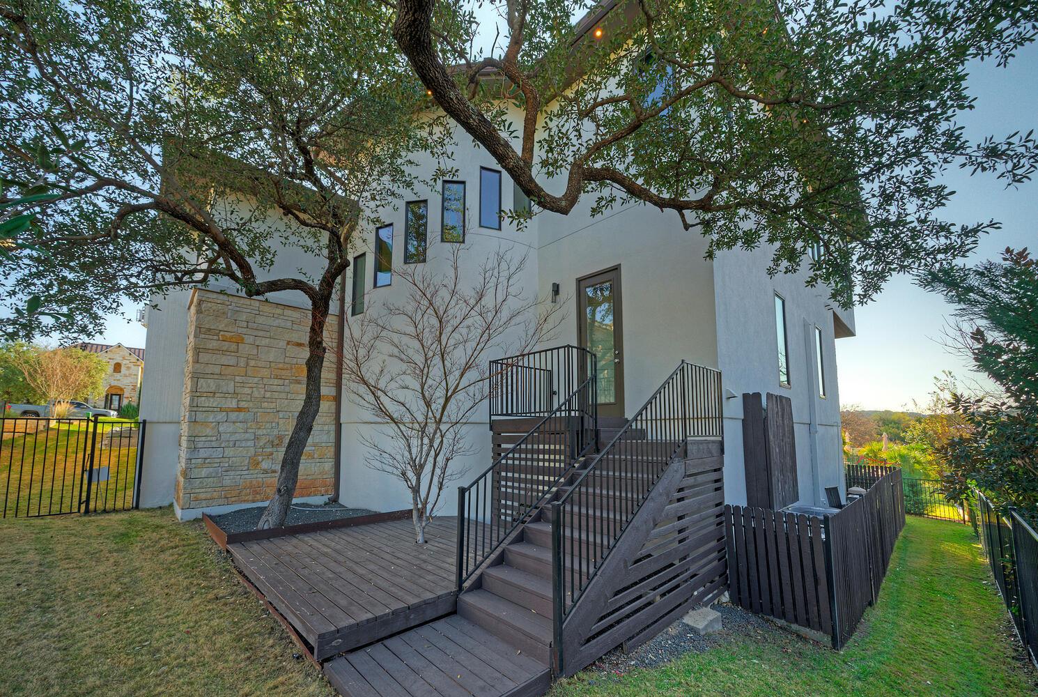 106 Bisset Ct, Austin, TX 78738
