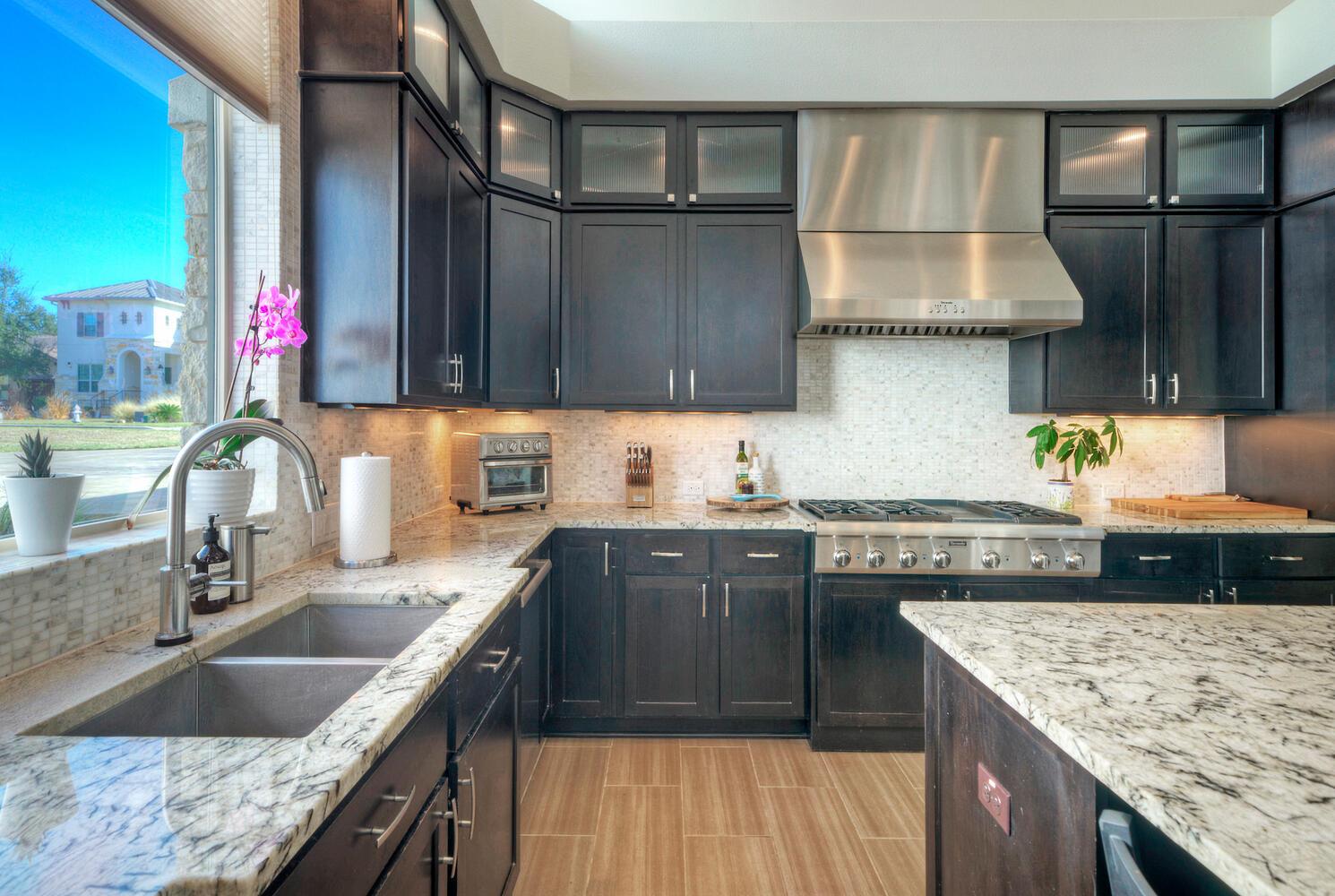 106 Bisset Ct, Austin, TX 78738