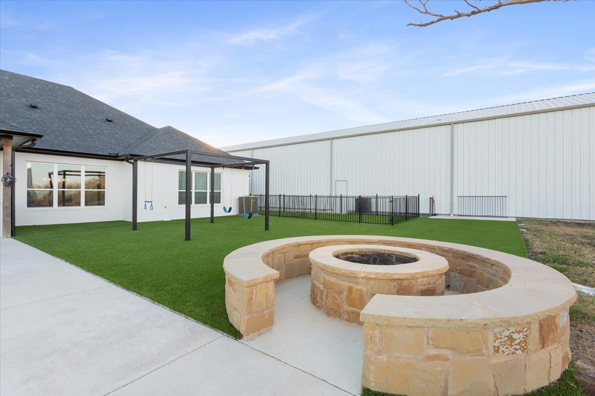 10940 Wedel Cemetery Rd, Rogers, TX 76569