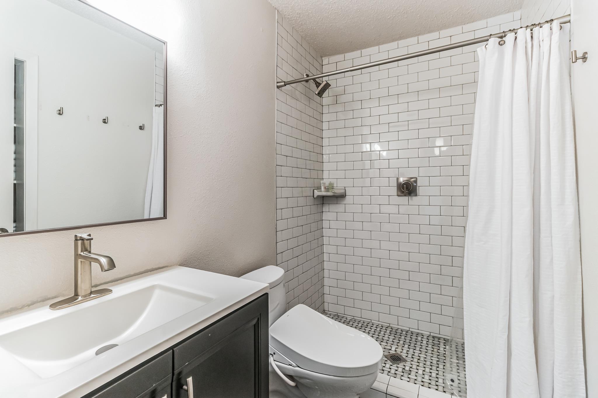 1501 Rockdale Cir # B, Austin, TX 78704