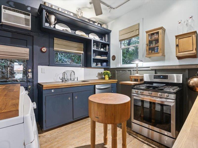 1000 Baylor St, Austin, TX 78703