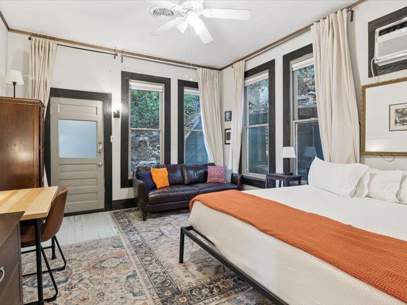 1000 Baylor St, Austin, TX 78703