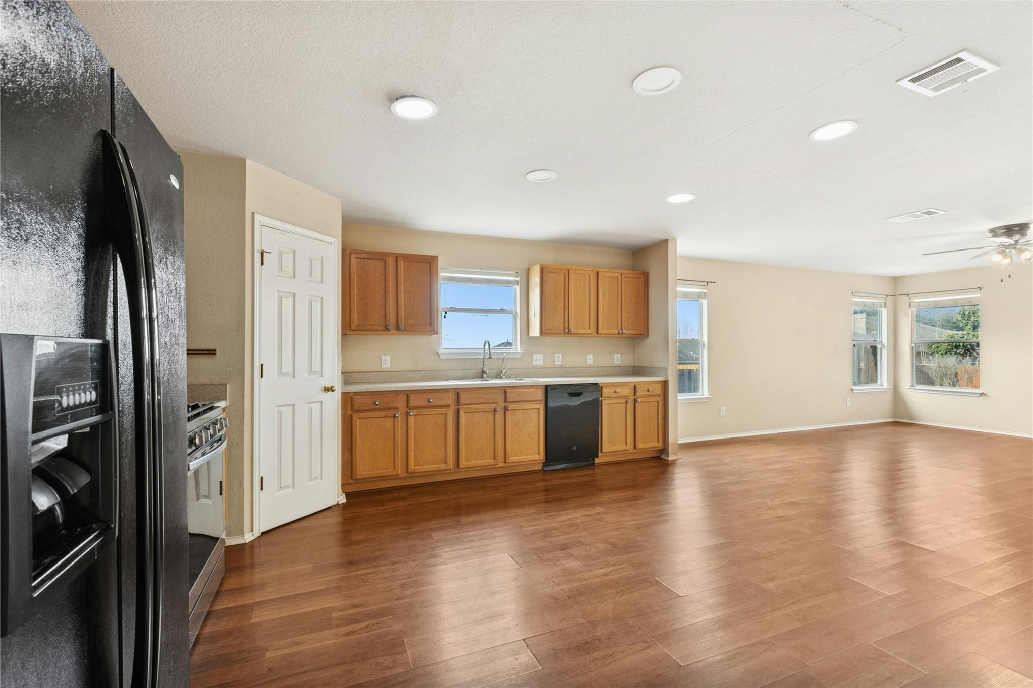 386 Paddington Dr, Kyle, TX 78640