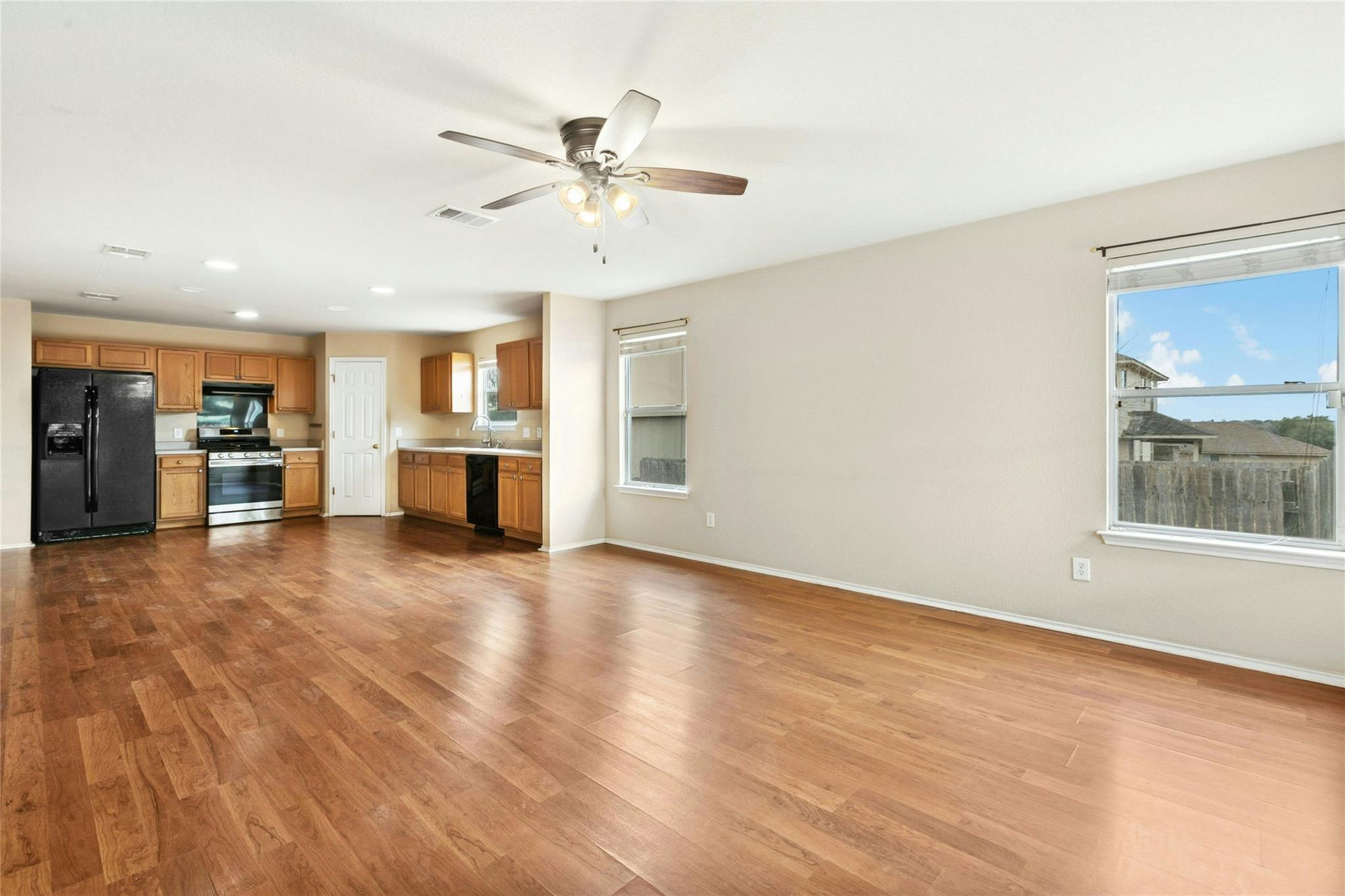 386 Paddington Dr, Kyle, TX 78640