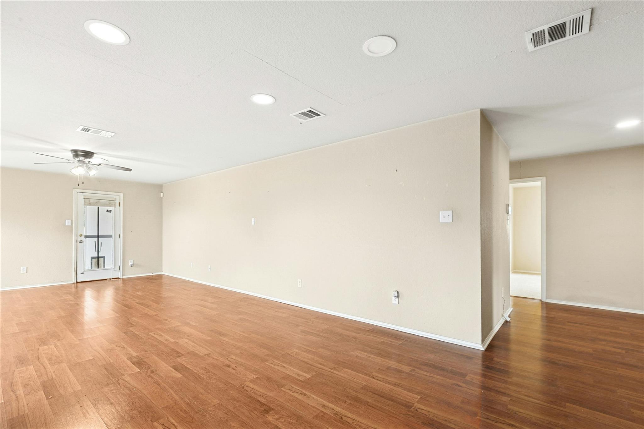 386 Paddington Dr, Kyle, TX 78640