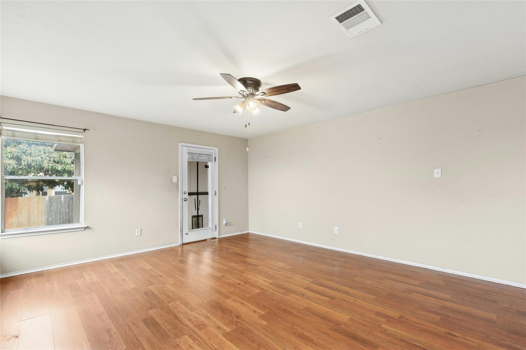 386 Paddington Dr, Kyle, TX 78640