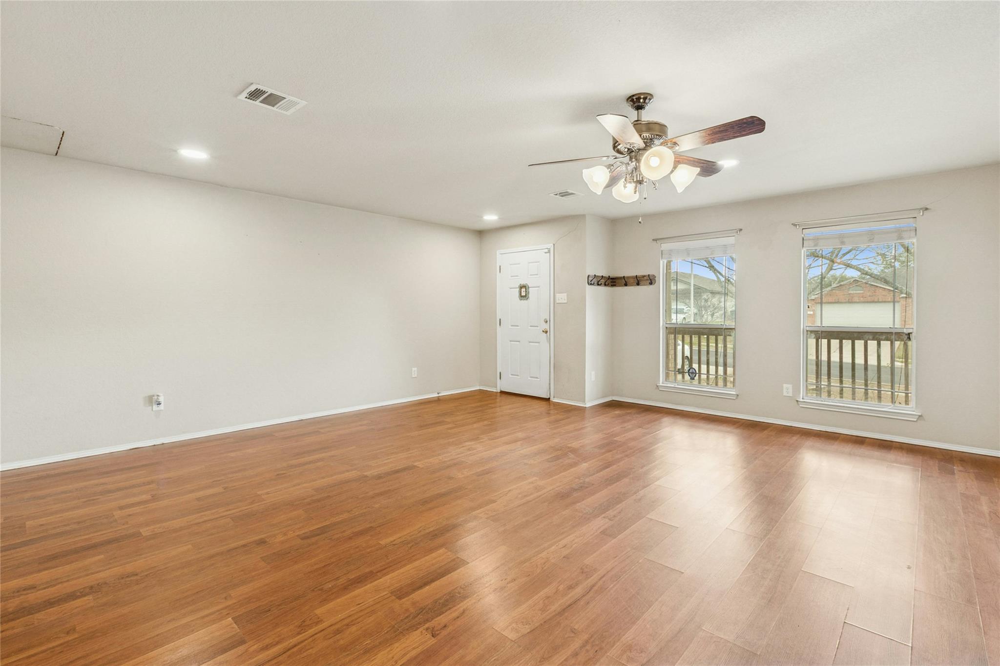 386 Paddington Dr, Kyle, TX 78640