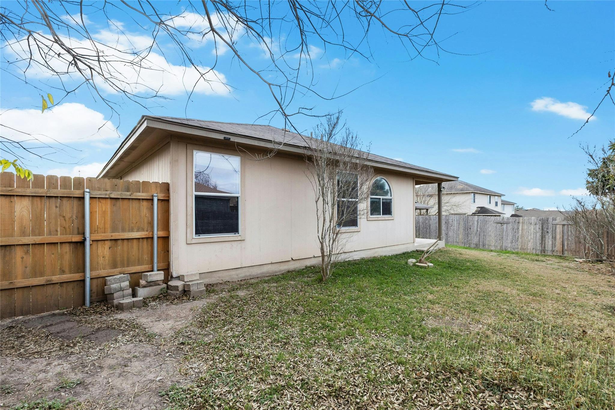 386 Paddington Dr, Kyle, TX 78640