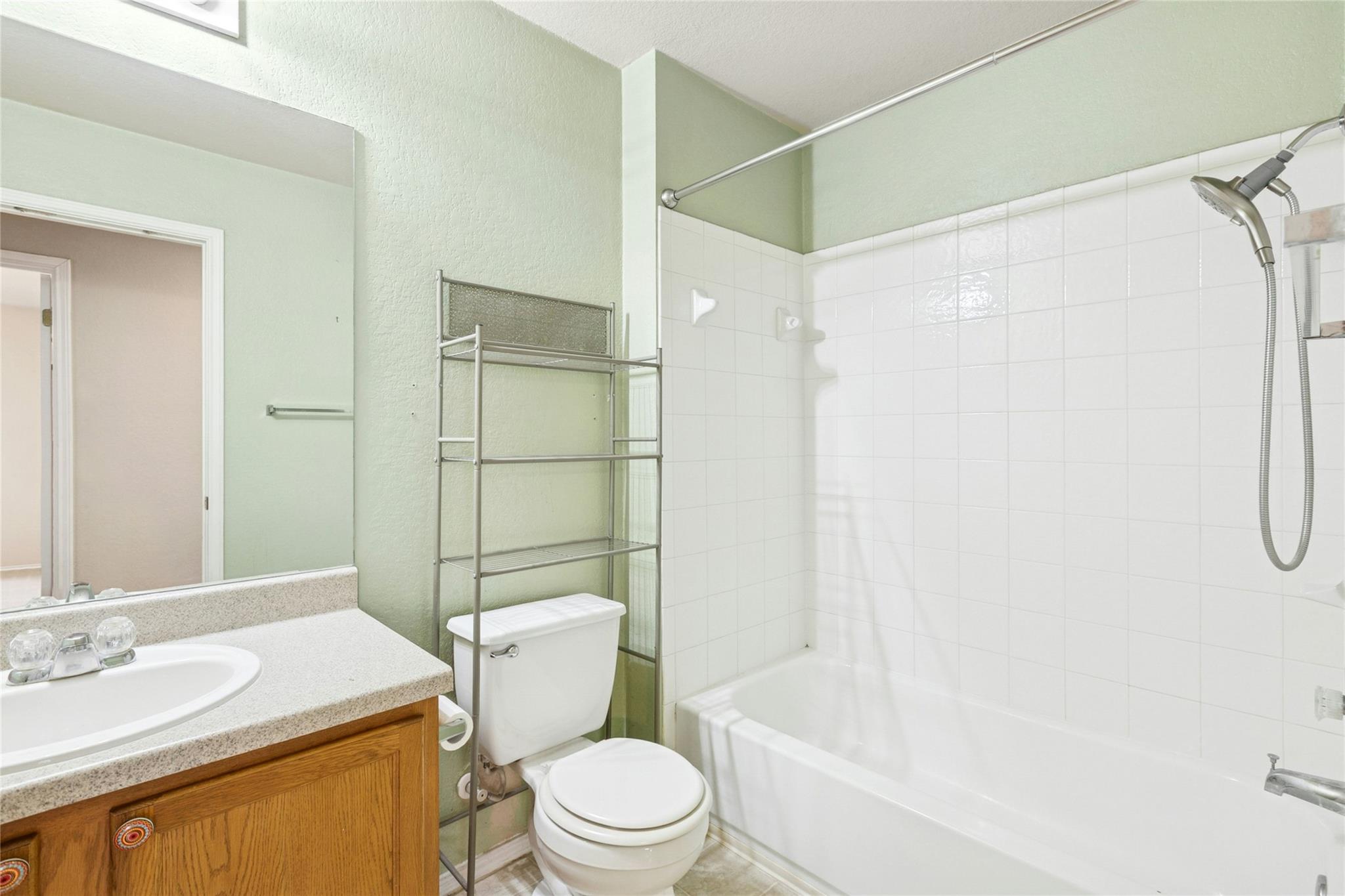 386 Paddington Dr, Kyle, TX 78640