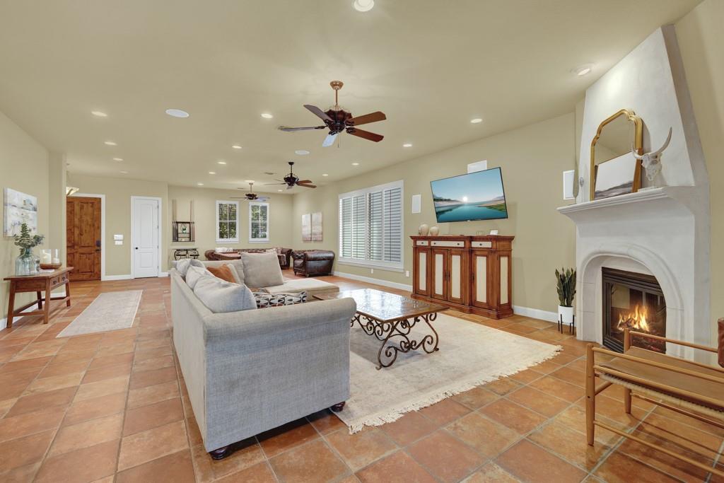 1745 Lakeside Dr W, Canyon Lake, TX 78133