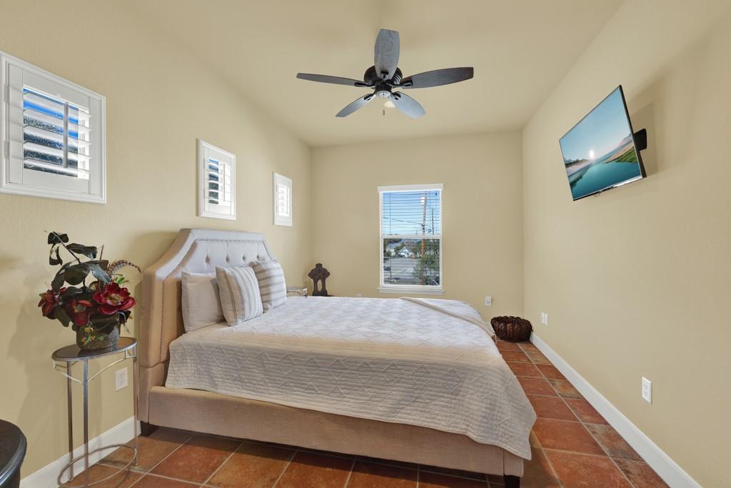 1745 Lakeside Dr W, Canyon Lake, TX 78133