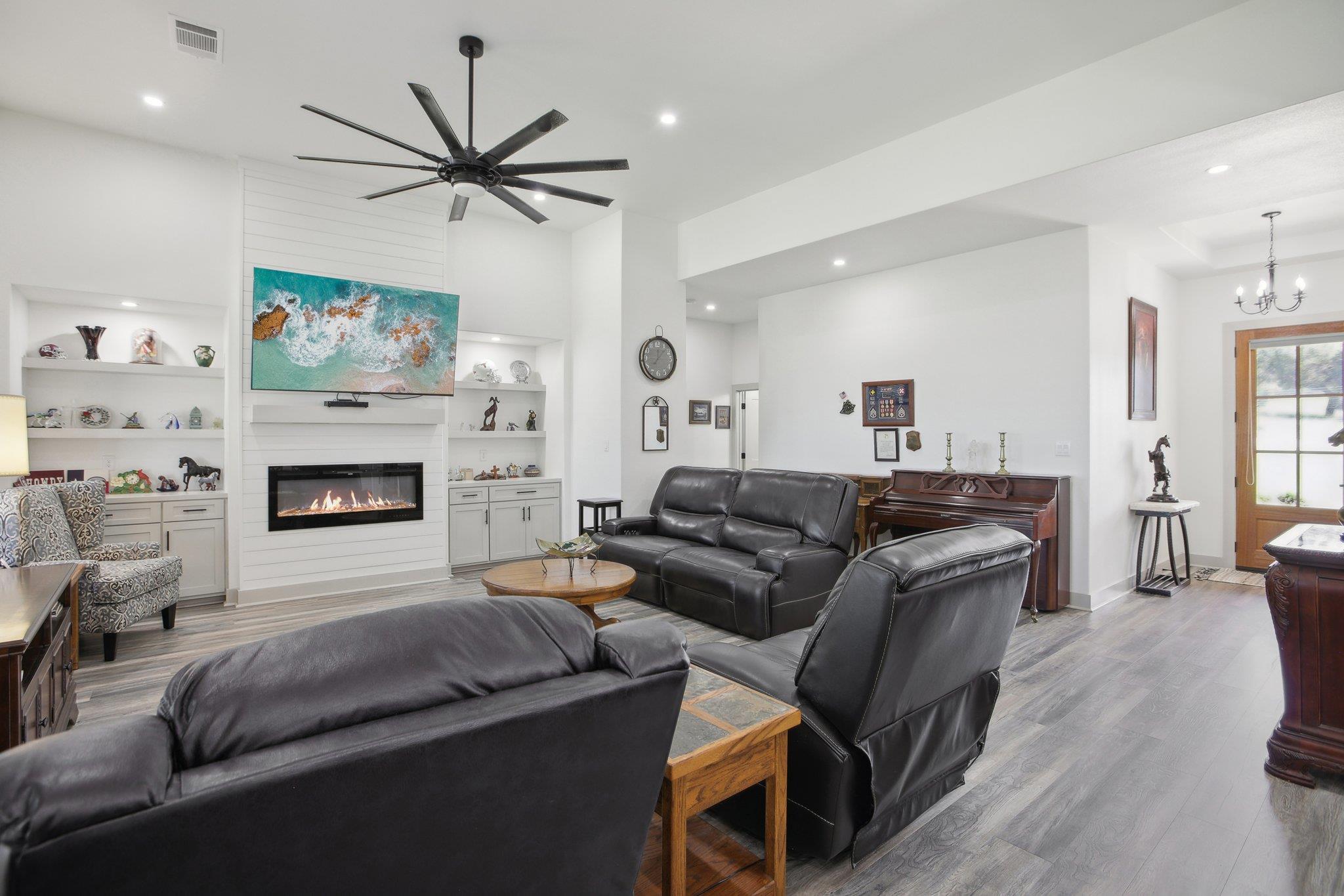 100 Colby Canyon Dr, Burnet, TX 78611