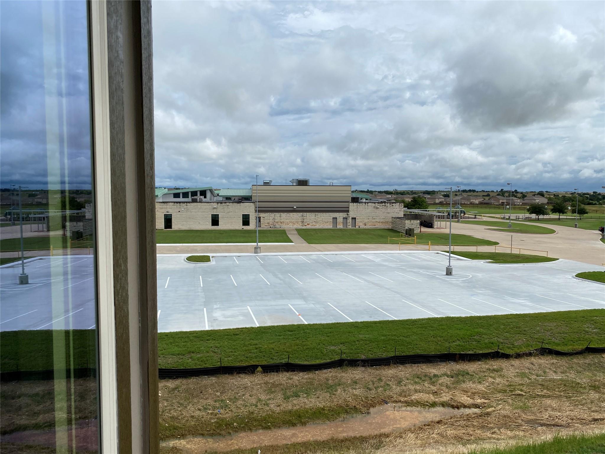 304 Azurite Dr, Jarrell, TX 76537