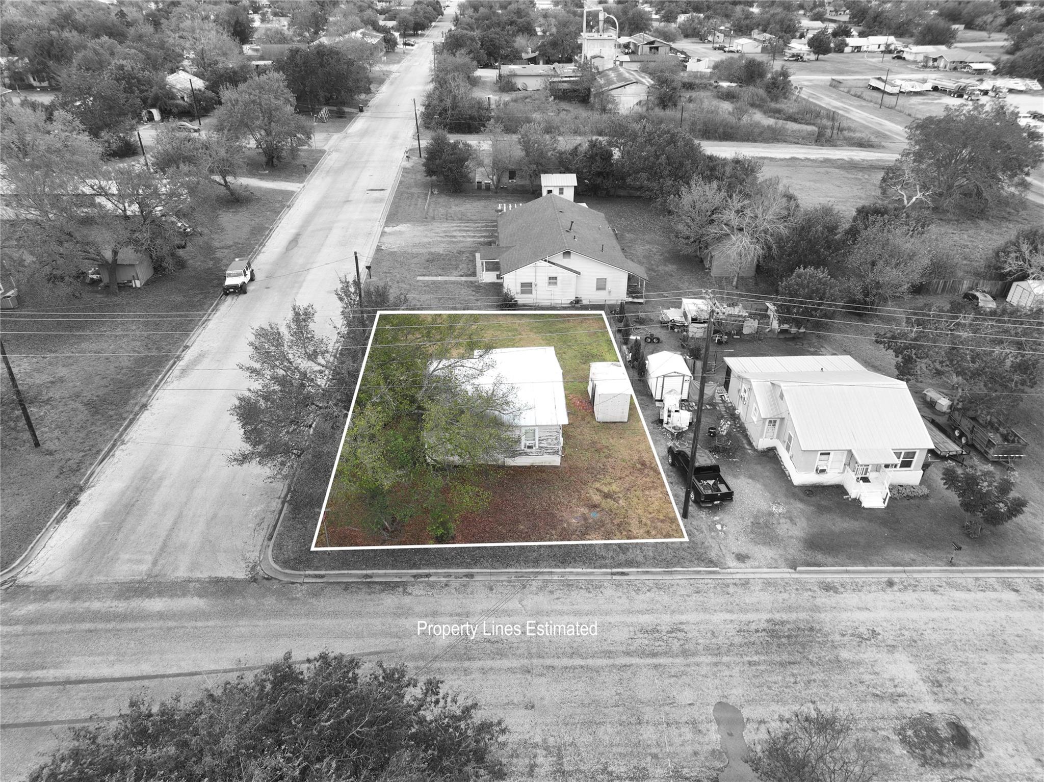 207 S Waco St, Giddings, TX 78942