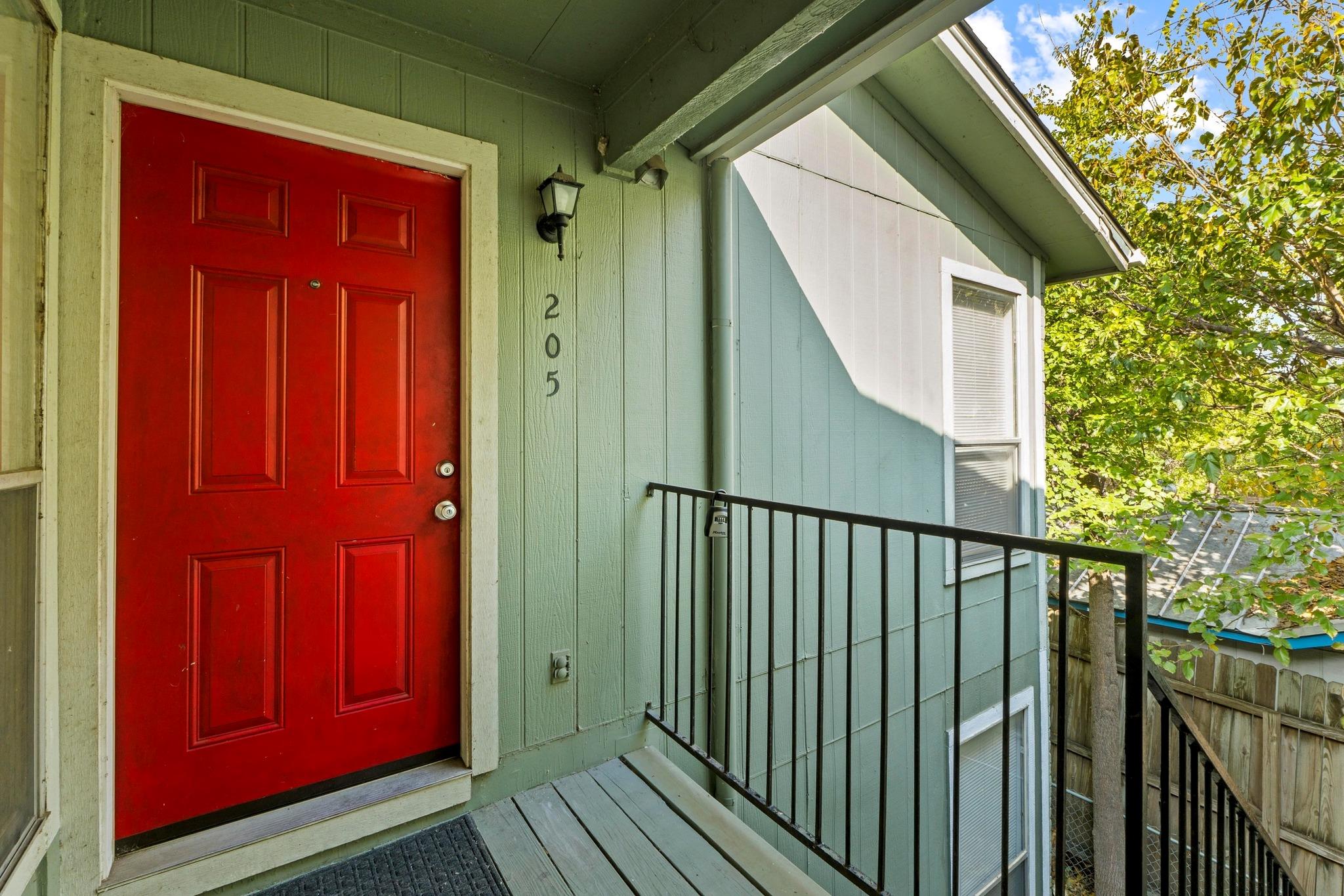 2708 S 1st St # 205, Austin, TX 78704