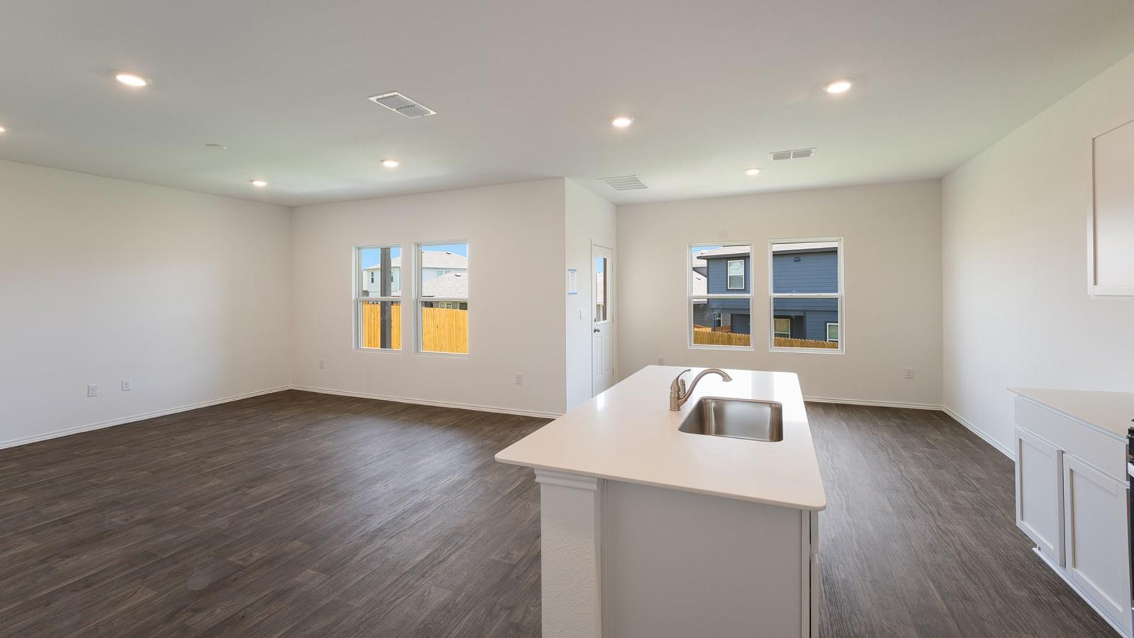 12112 Pike Bnd, Mustang Ridge, TX 78610