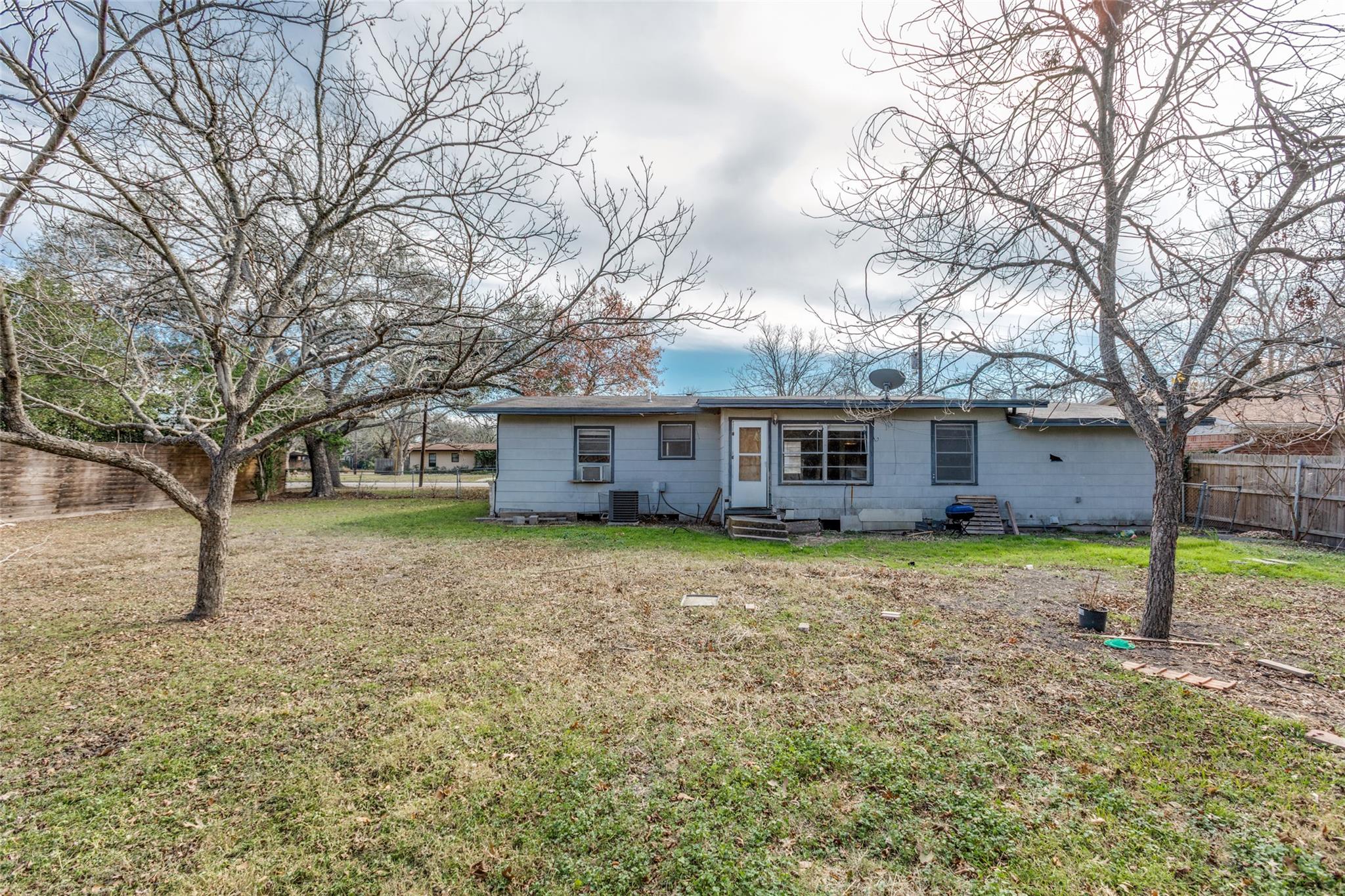 705 Campbell St, Lockhart, TX 78644