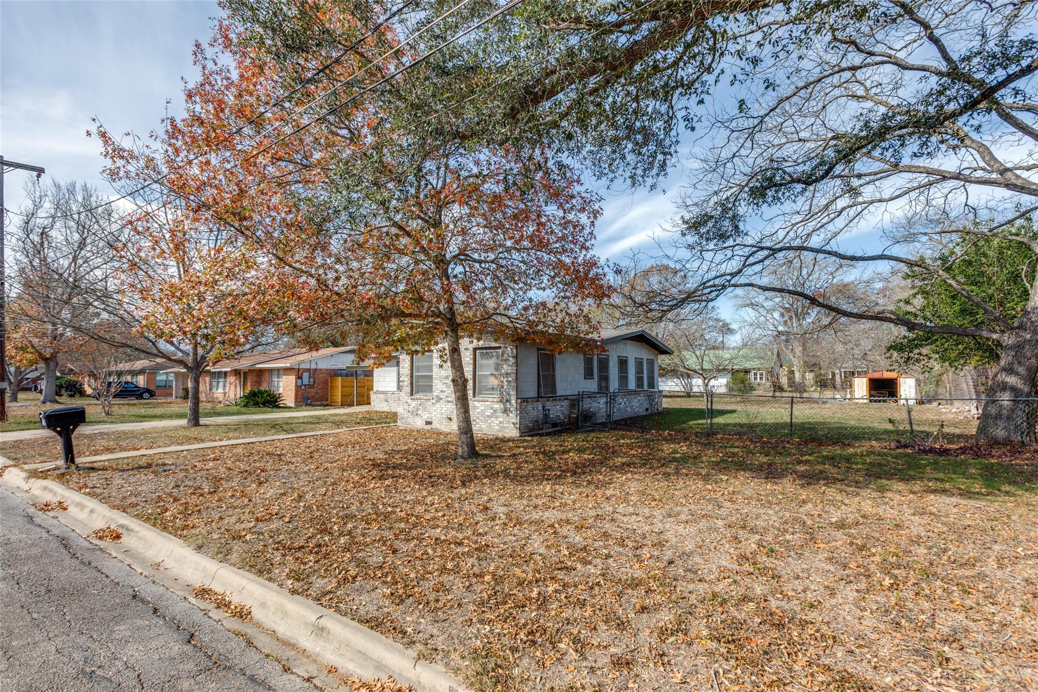 705 Campbell St, Lockhart, TX 78644