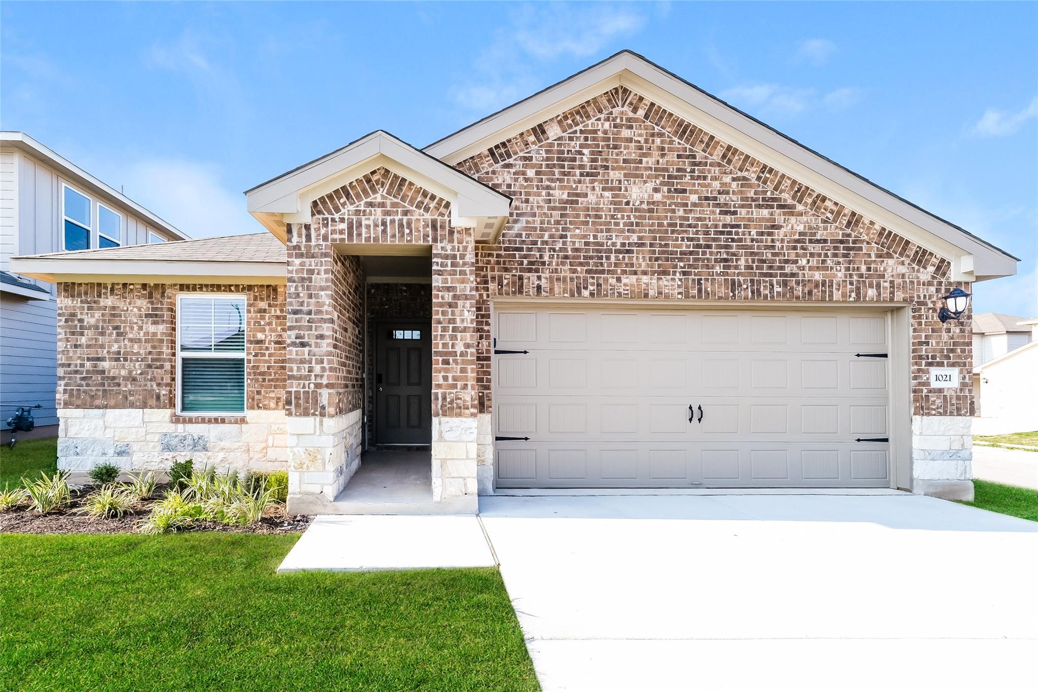 1021 Round Bale Rd, Hutto, TX 78634