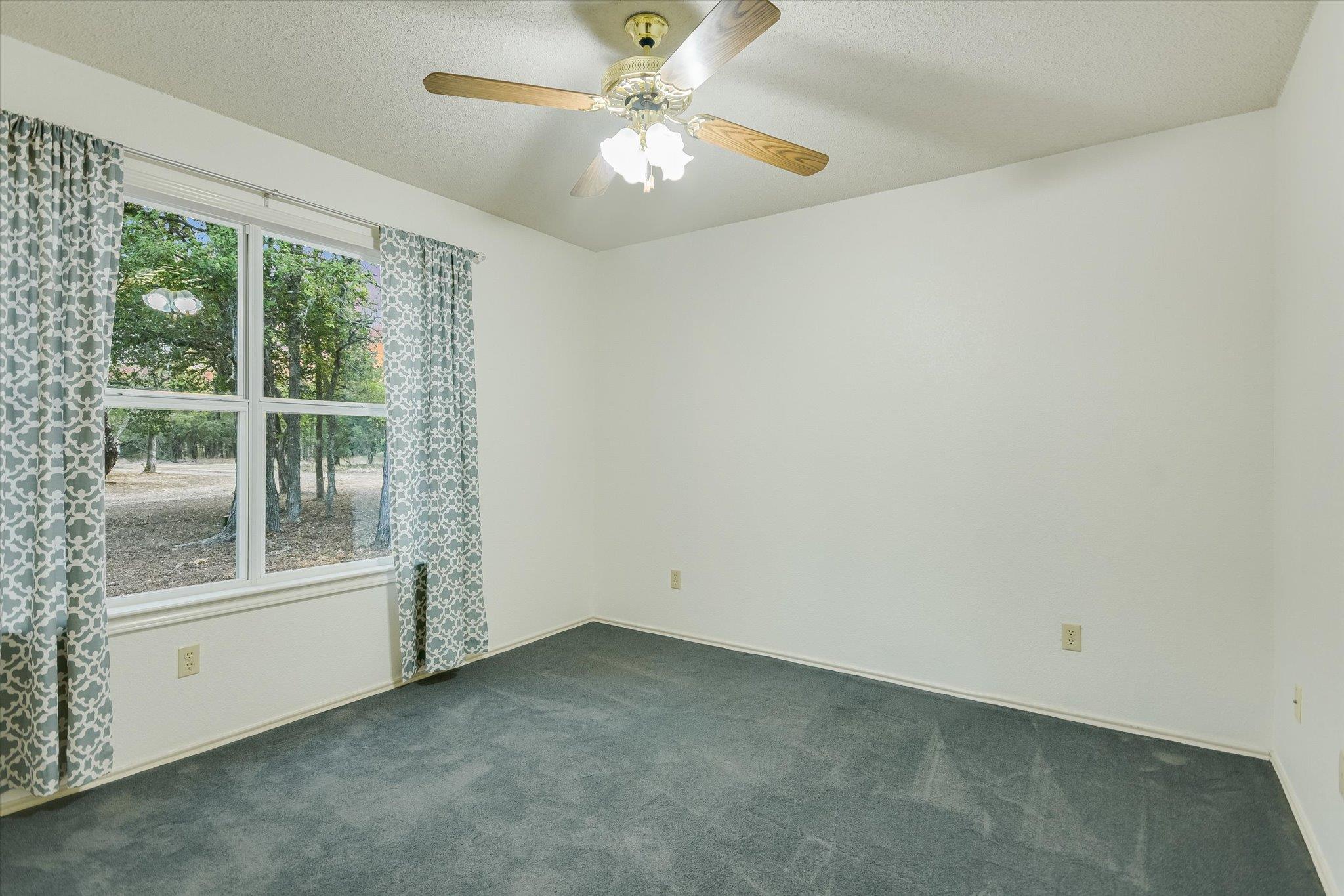 189 Shady Oaks Loop, Cedar Creek, TX 78612