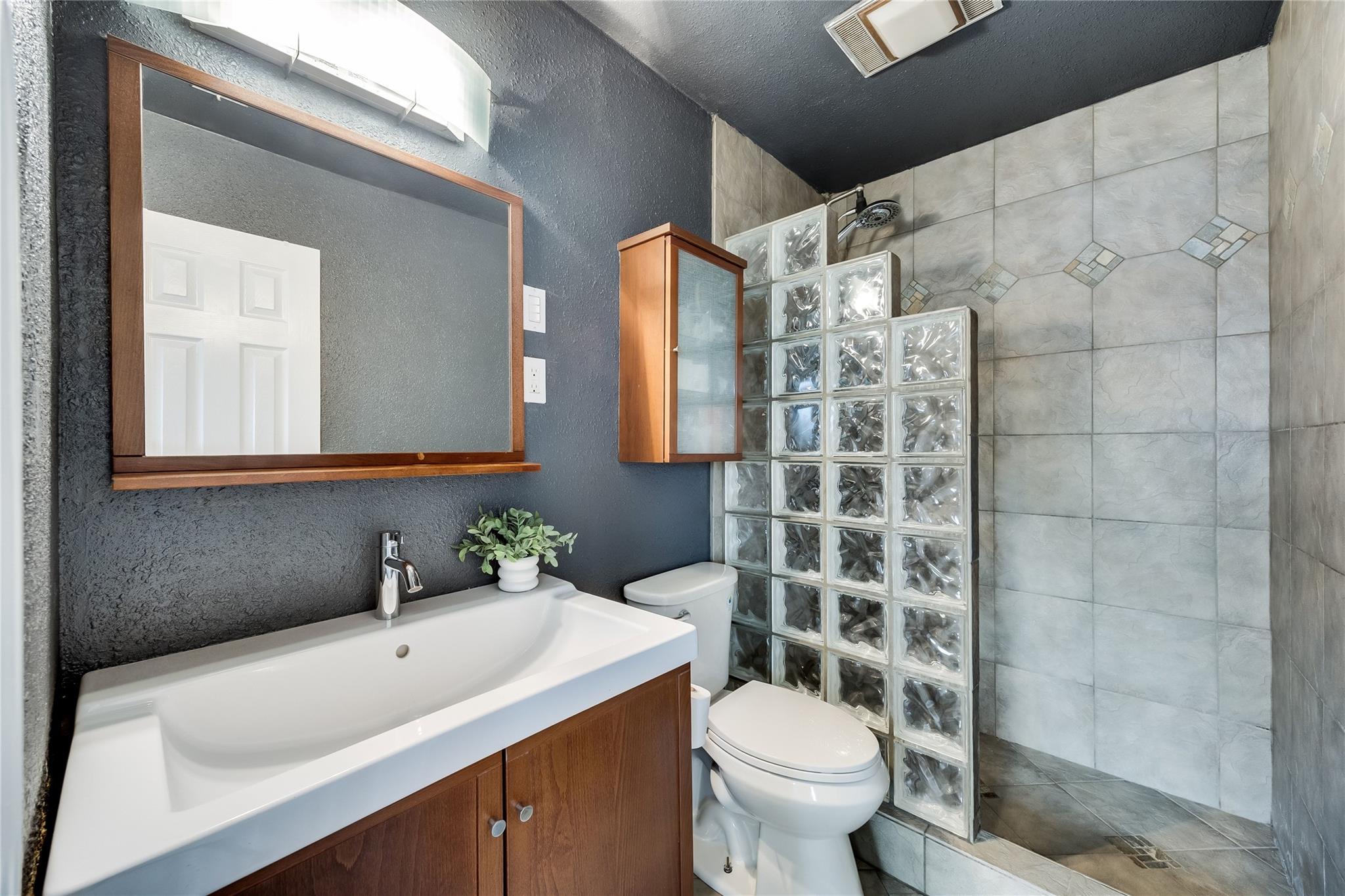 1724 Hillcrest Ln, Austin, TX 78721