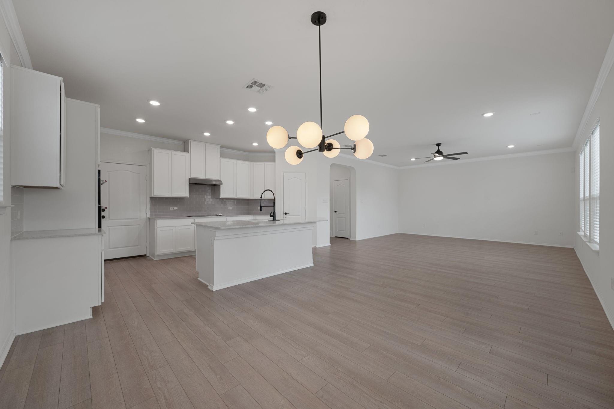 185 Six Shooter Dr, Kyle, TX 78640