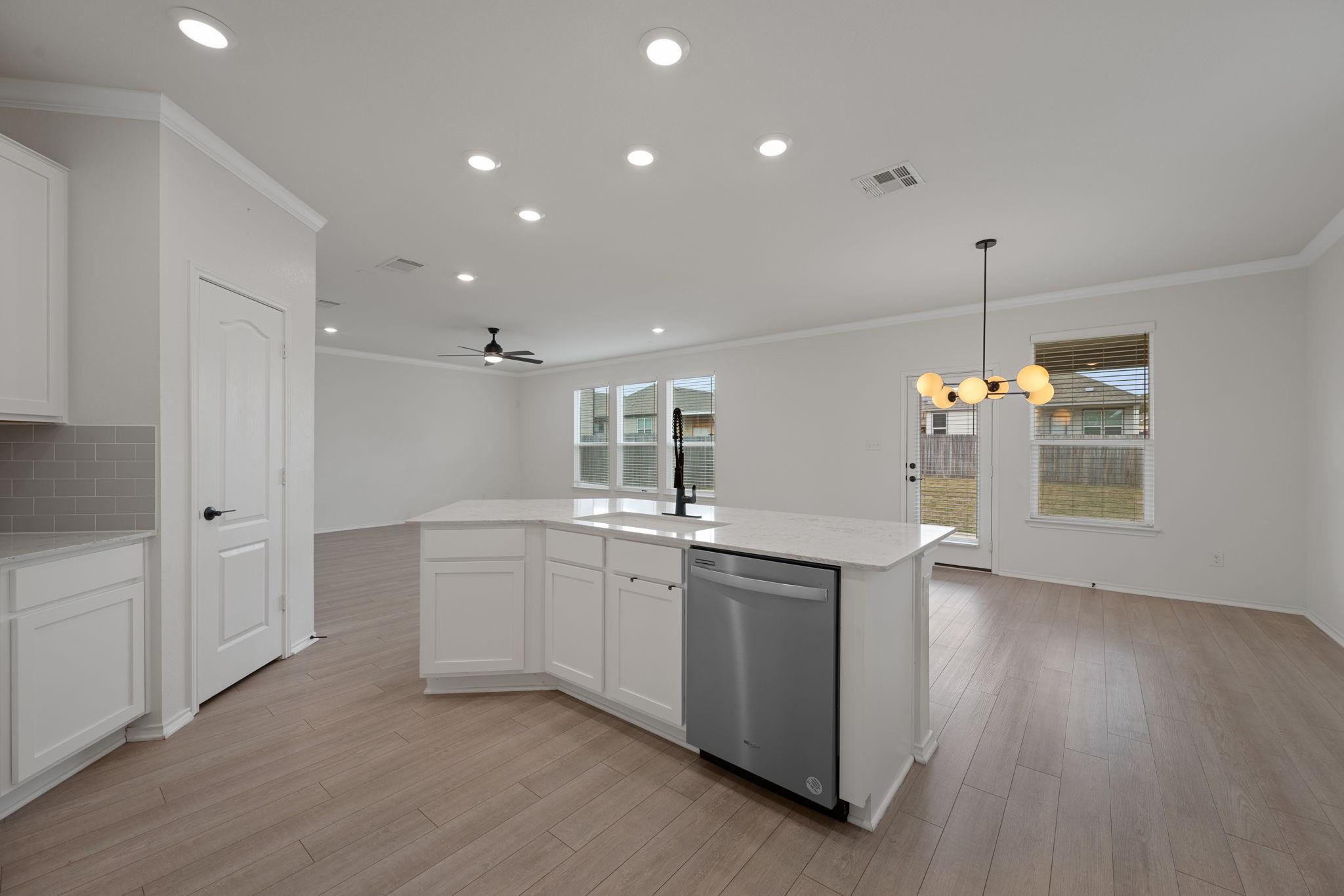 185 Six Shooter Dr, Kyle, TX 78640