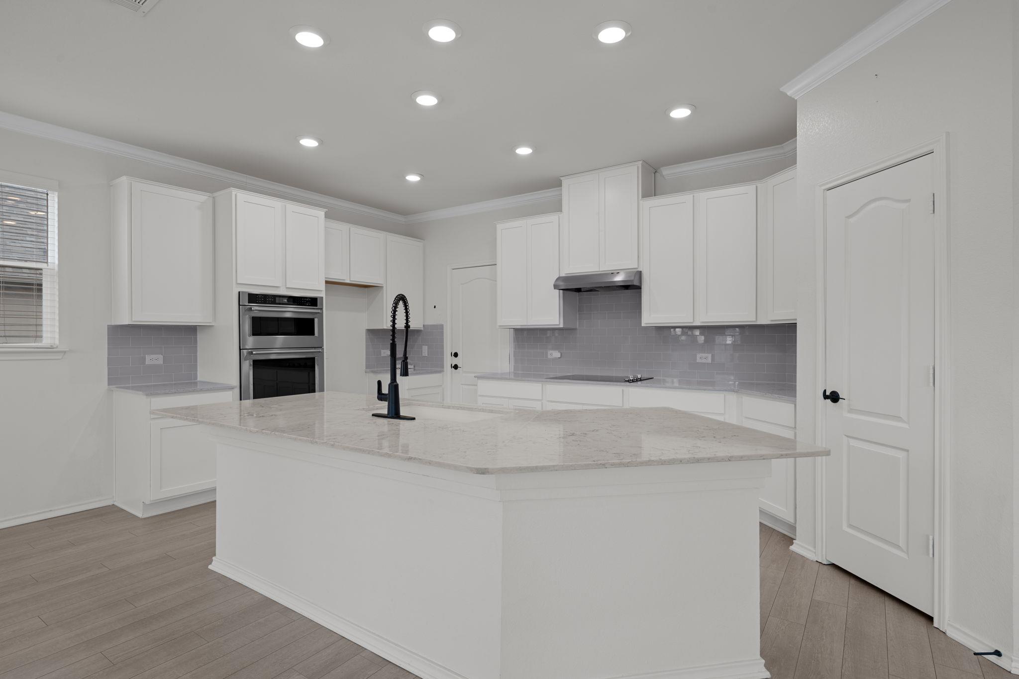 185 Six Shooter Dr, Kyle, TX 78640