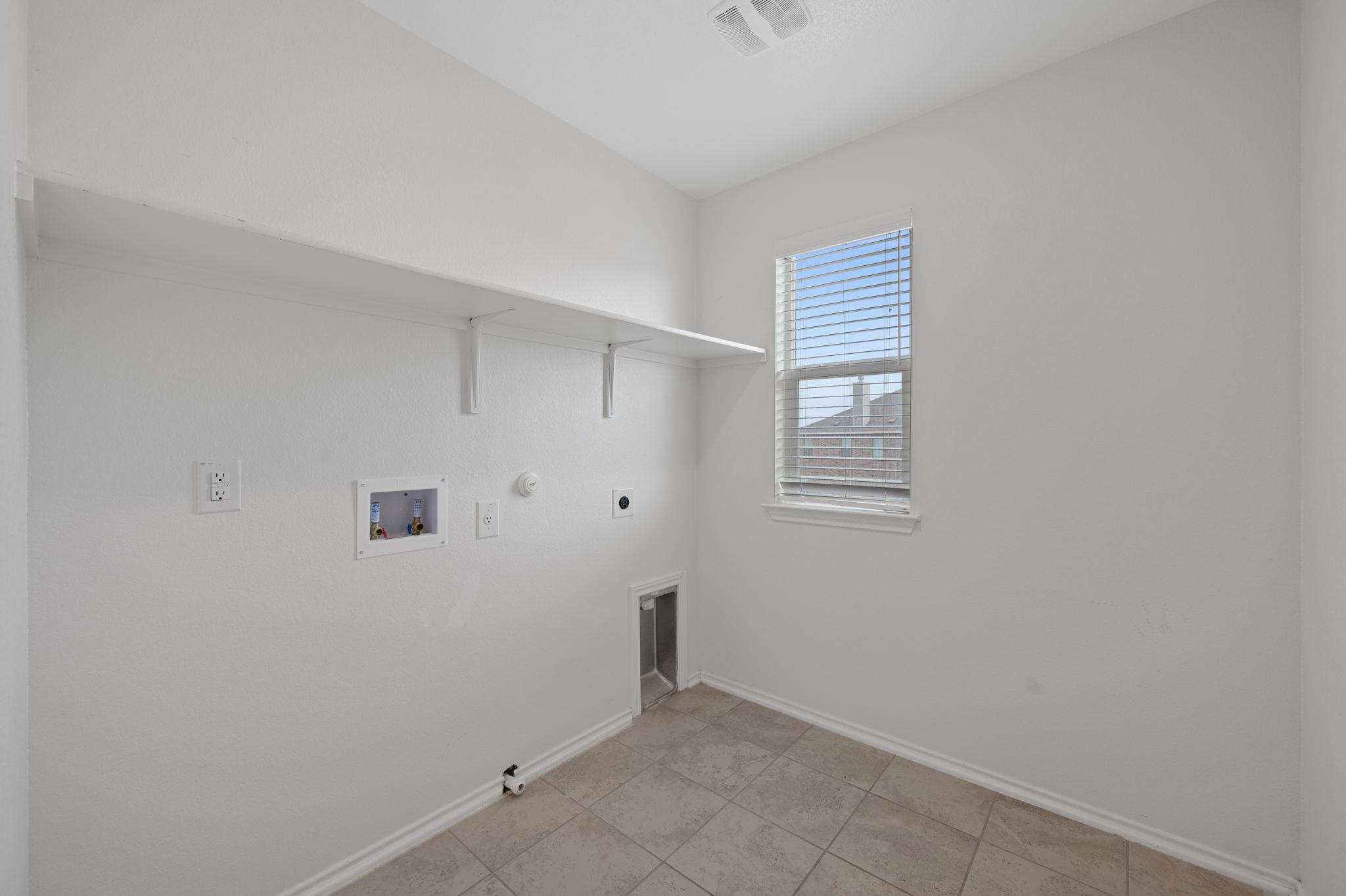 185 Six Shooter Dr, Kyle, TX 78640