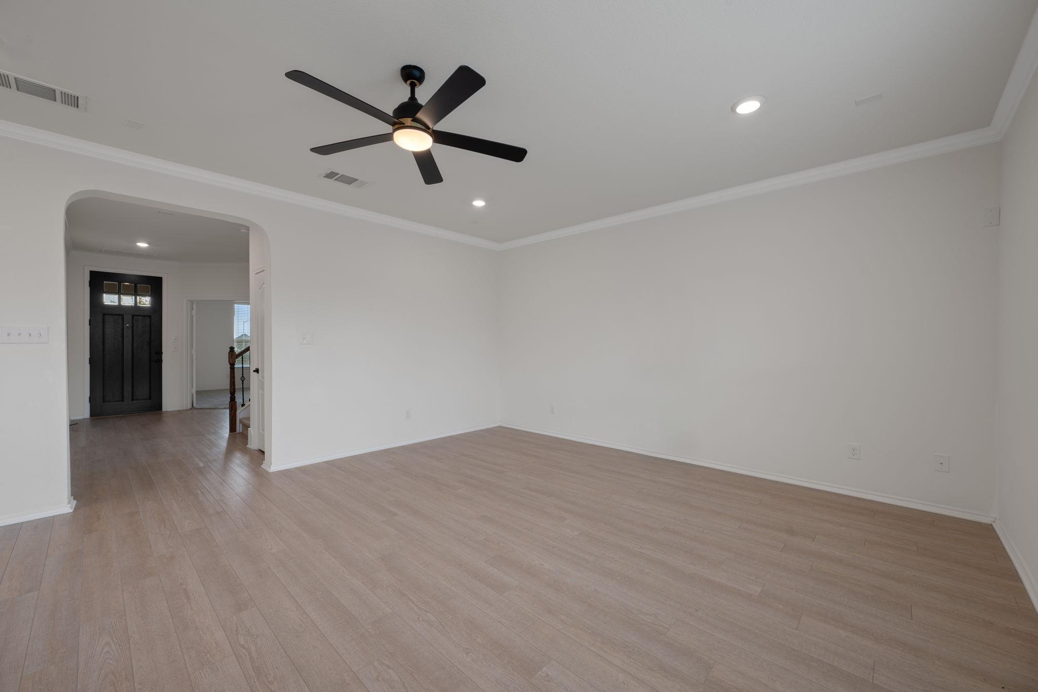 185 Six Shooter Dr, Kyle, TX 78640