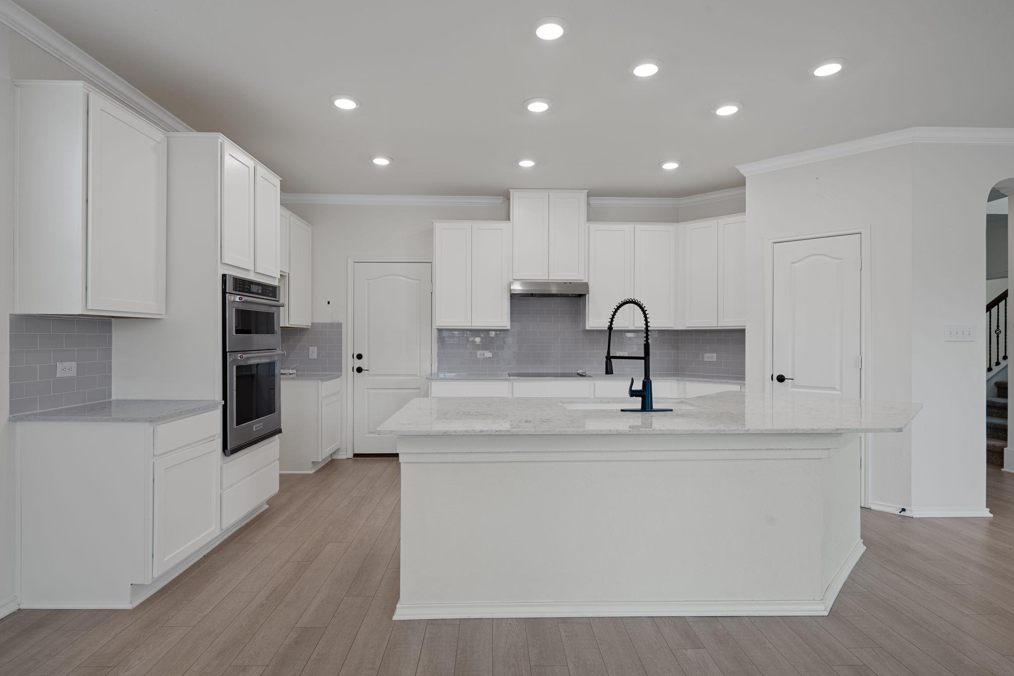 185 Six Shooter Dr, Kyle, TX 78640