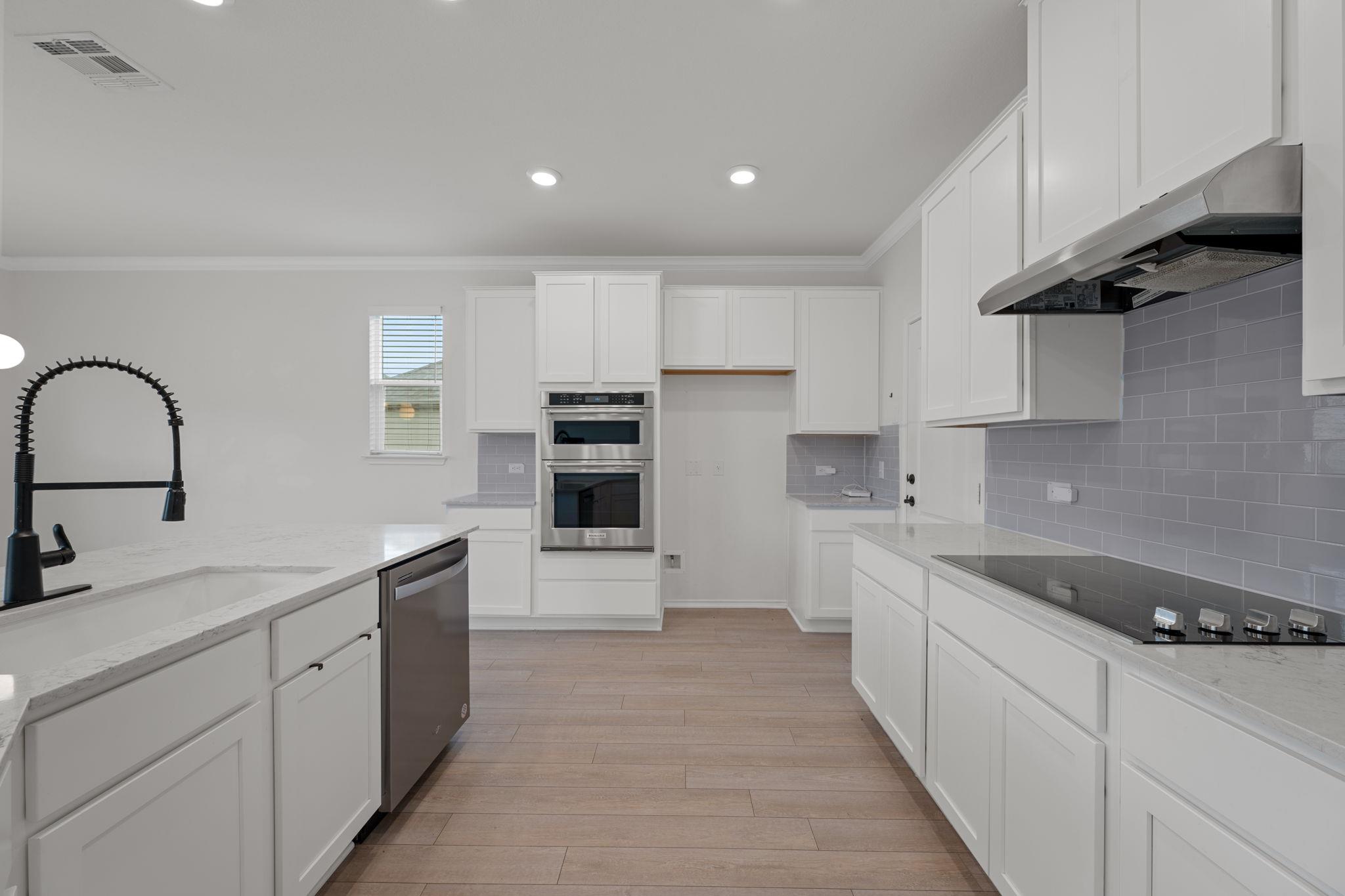 185 Six Shooter Dr, Kyle, TX 78640