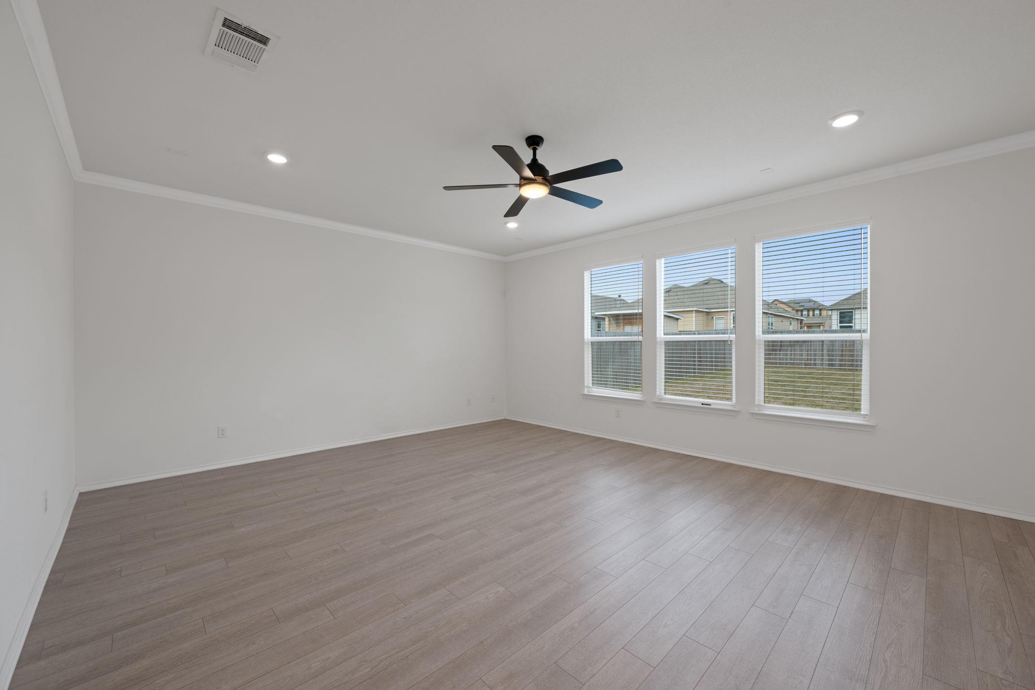 185 Six Shooter Dr, Kyle, TX 78640