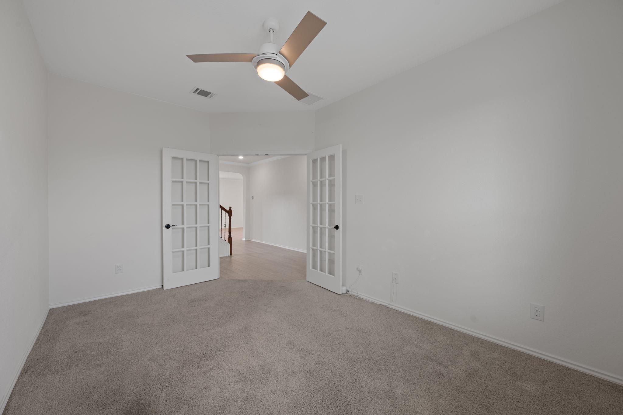 185 Six Shooter Dr, Kyle, TX 78640