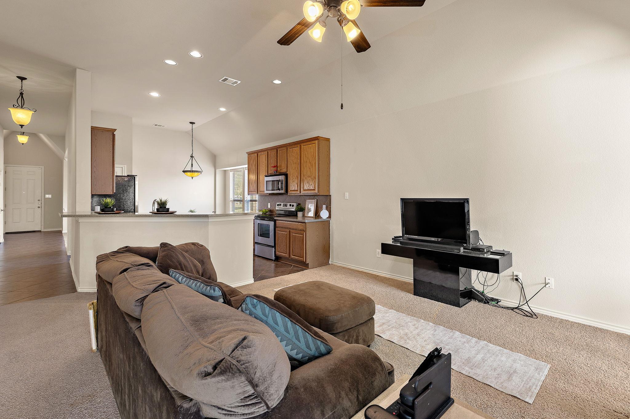 722 Tom Kite Dr, Round Rock, TX 78664